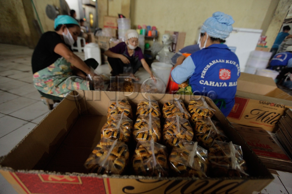 Membuat Kue Kering