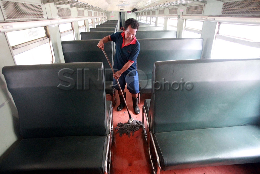 Bersihkan Kereta