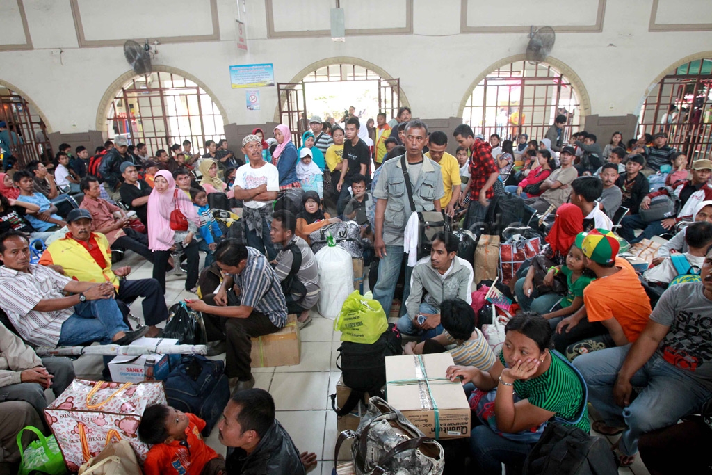 Stasiun Senen Mulai...