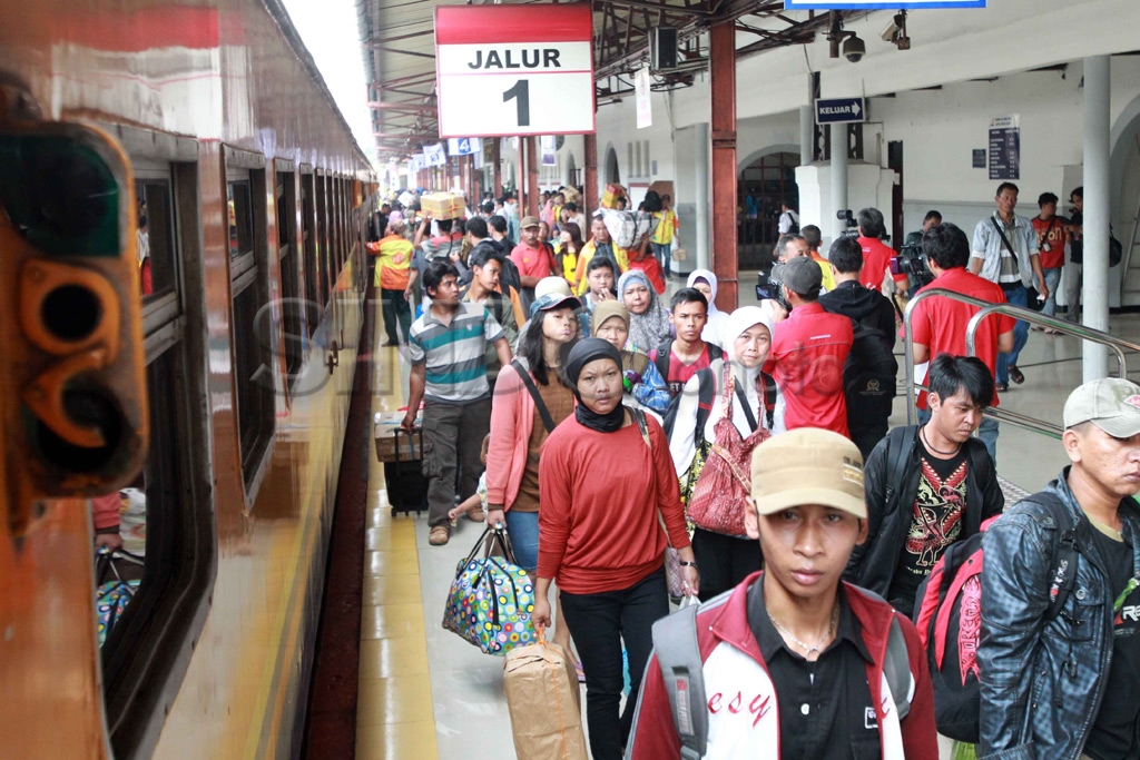 Stasiun Senen Mulai...