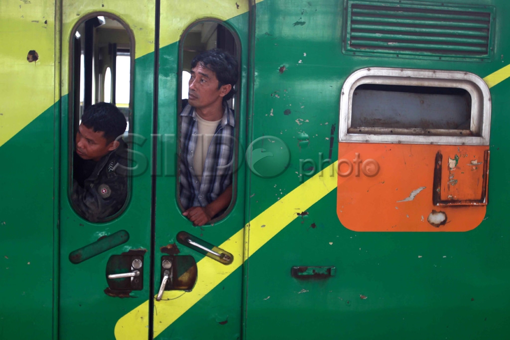Stasiun Senen Mulai...