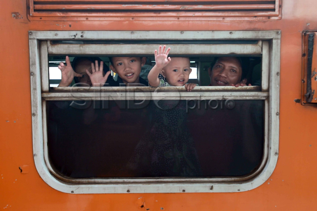 Stasiun Senen Mulai...