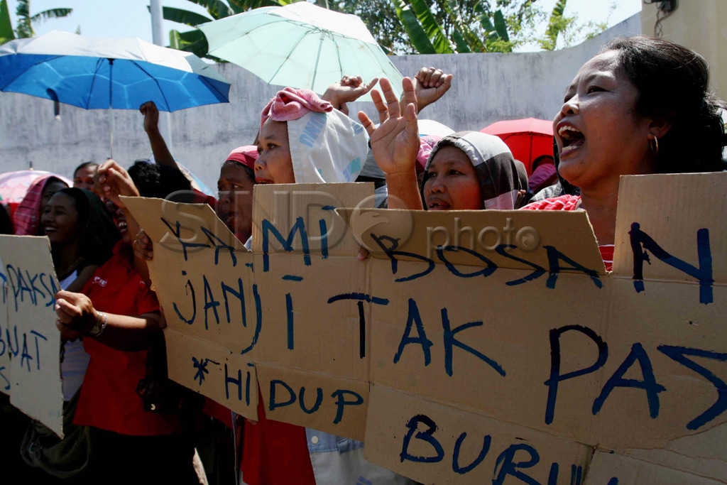 Tuntut THR