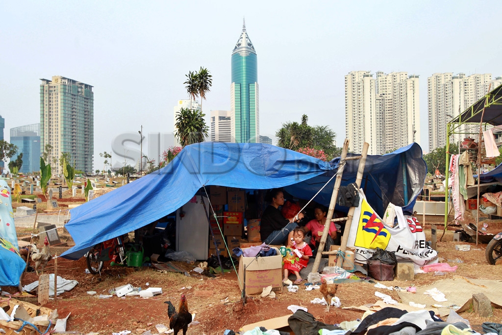 Ngungsi di Tanah Kubur