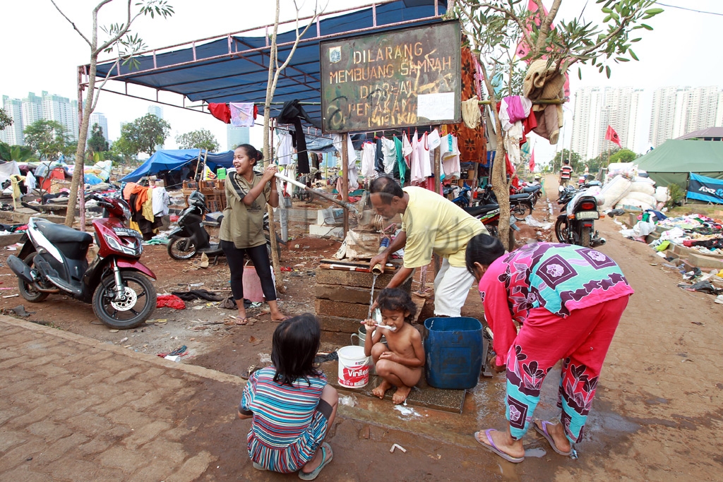 Ngungsi di Tanah Kubur