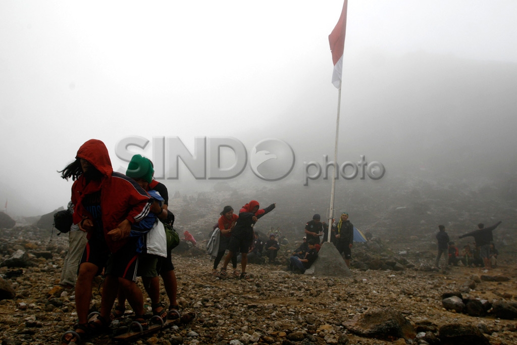 Merah Putih di Sibayak