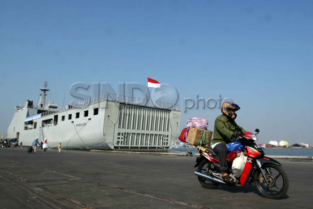 Mudik dengan Kapal Perang