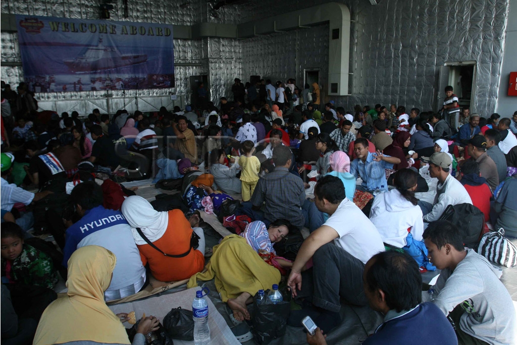 Balik Dengan Kapal Perang