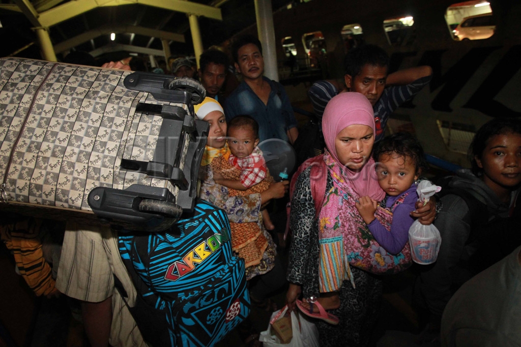 Menunggu Pagi di Merak