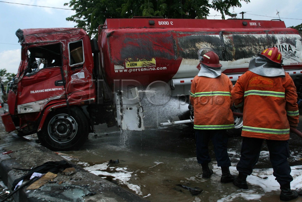 Truk Terguling dijarah...