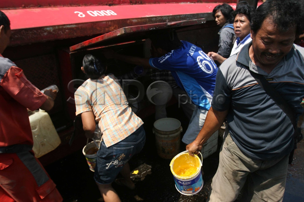 Truk Terguling dijarah...