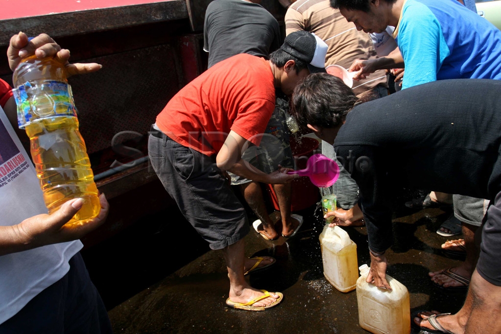 Truk Terguling dijarah...