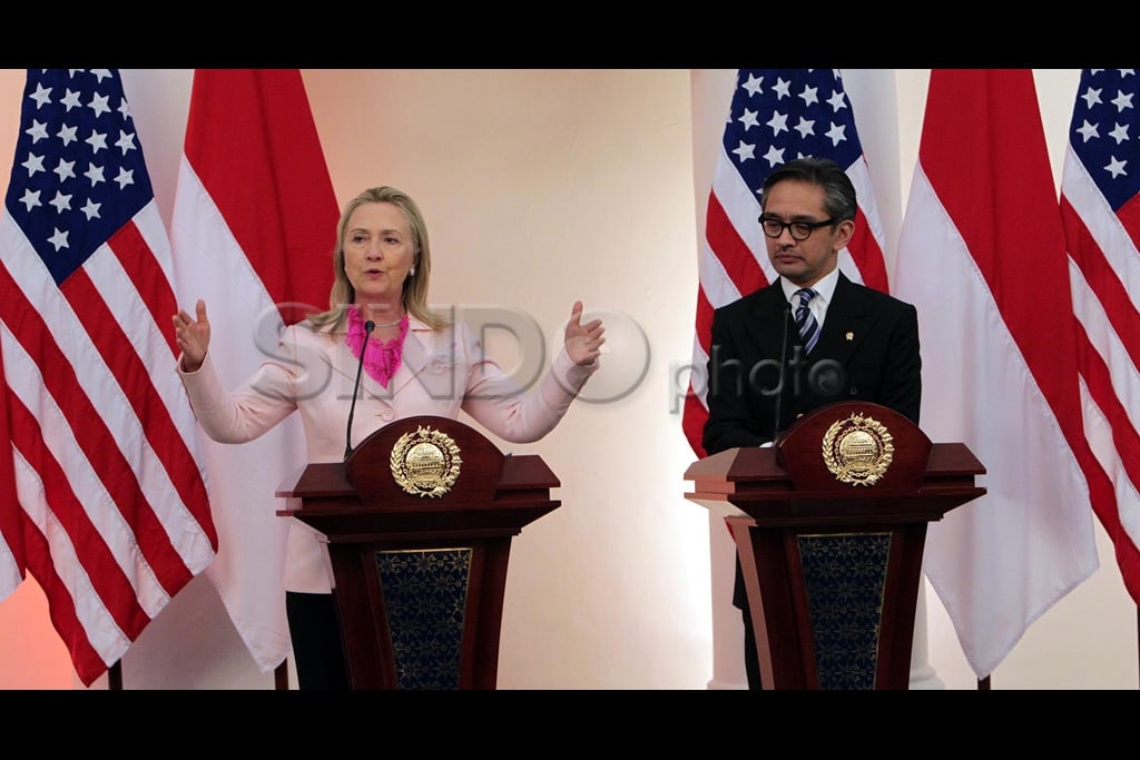 Hillary Bertemu Marty