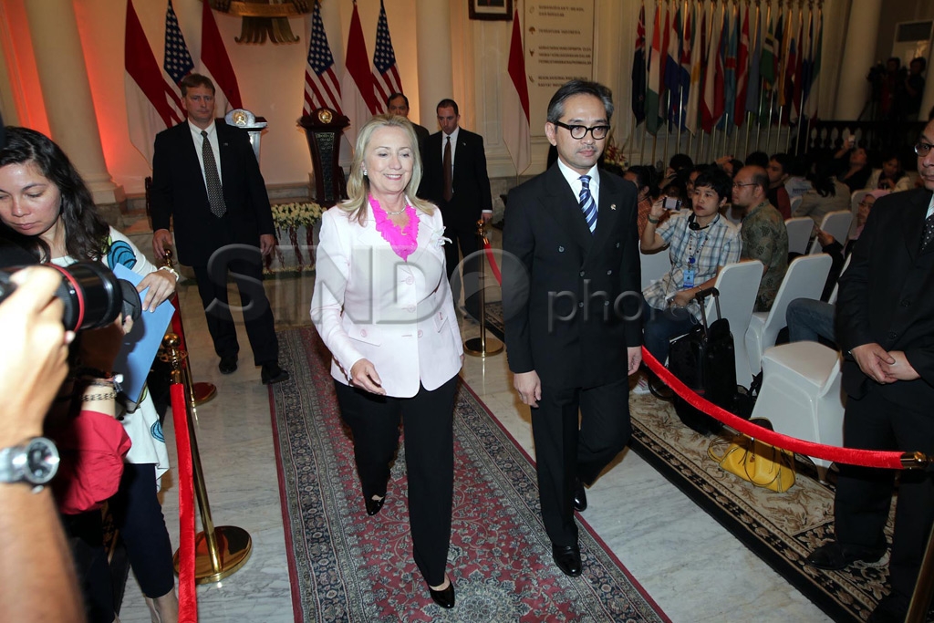 Hillary Bertemu Marty
