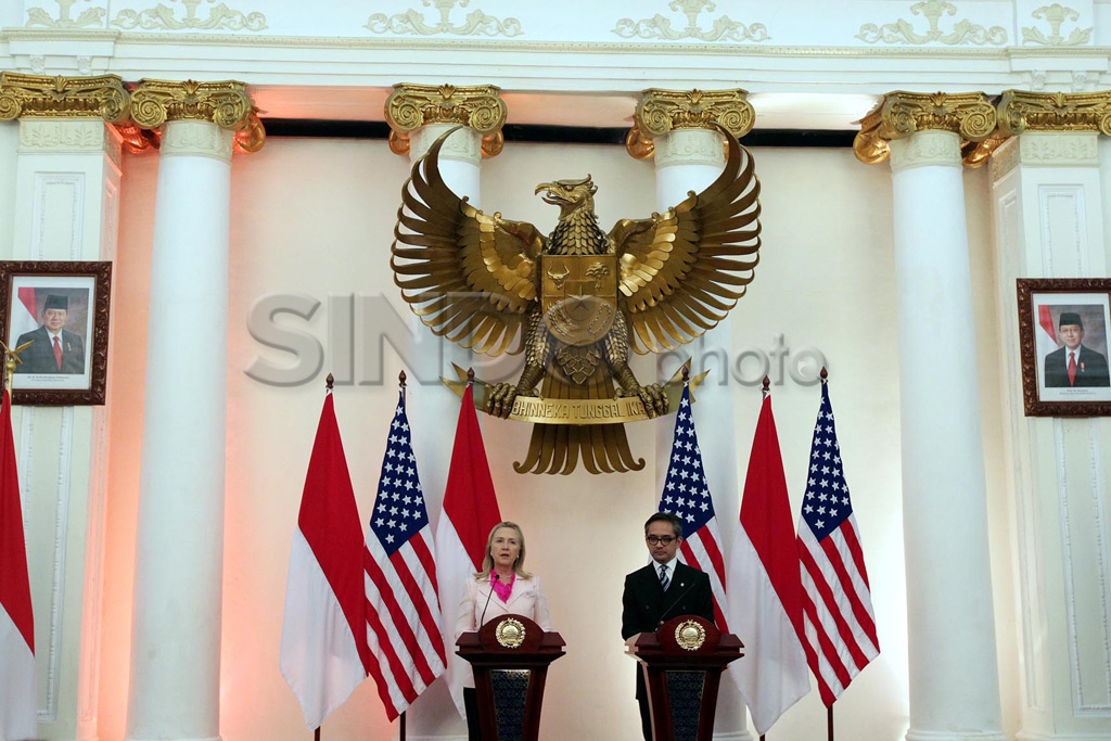 Hillary Bertemu Marty
