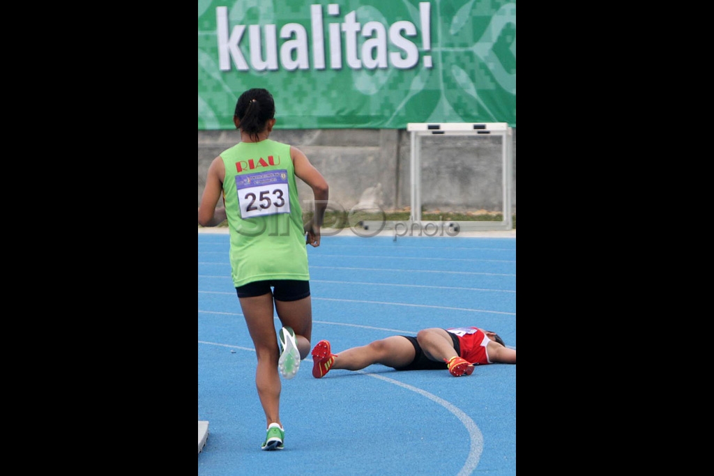 Pelari Bertumbangan