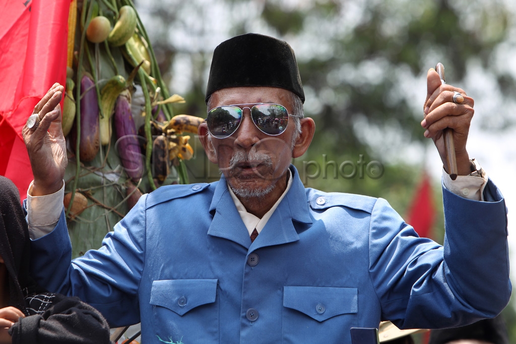 Sedekah Bumi Warga Tanah...