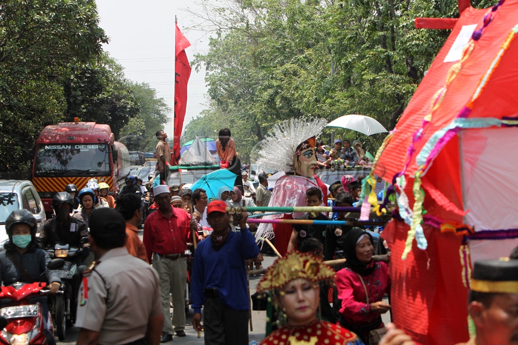 Sedekah Bumi Warga Tanah...