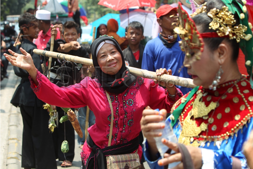 Sedekah Bumi Warga Tanah...