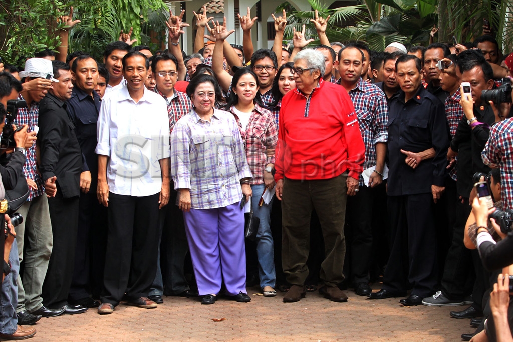 Jokowi Dampingi Mega...