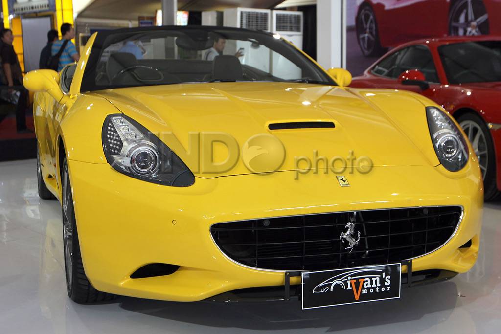 Pesona Mobil Layar lebar