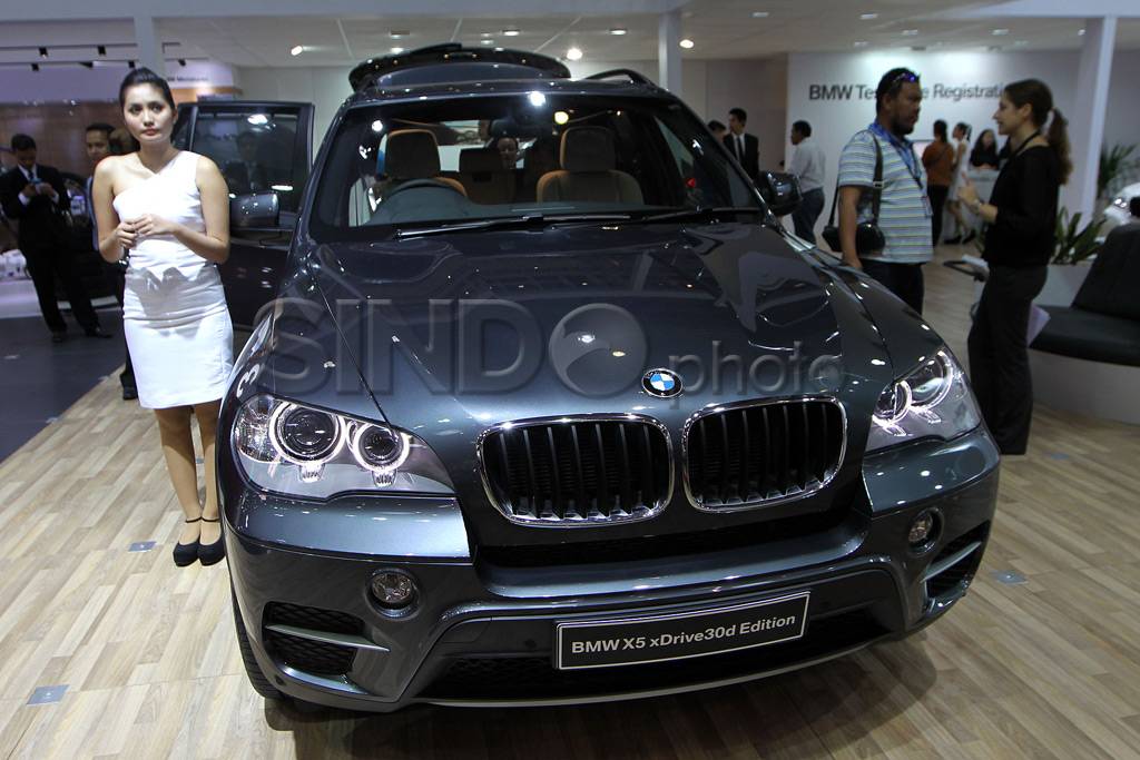 Pesona Mobil Layar lebar