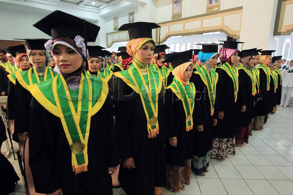 Menakertrans Di Wisuda...