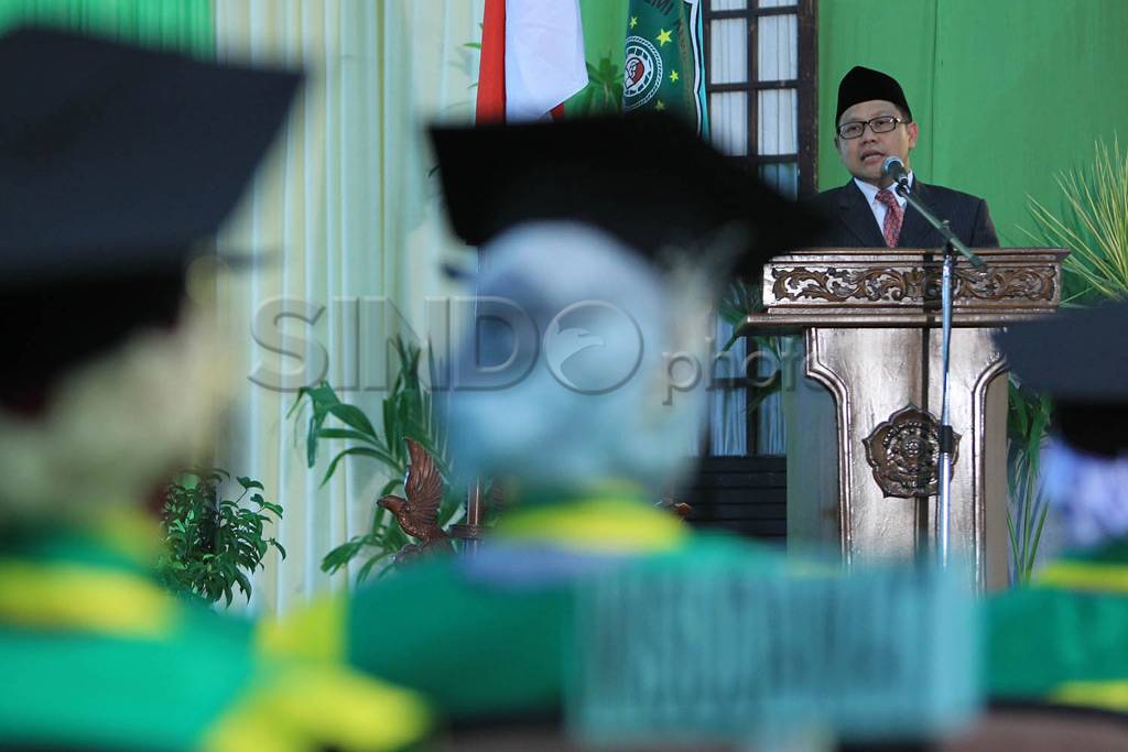 Menakertrans Di Wisuda...