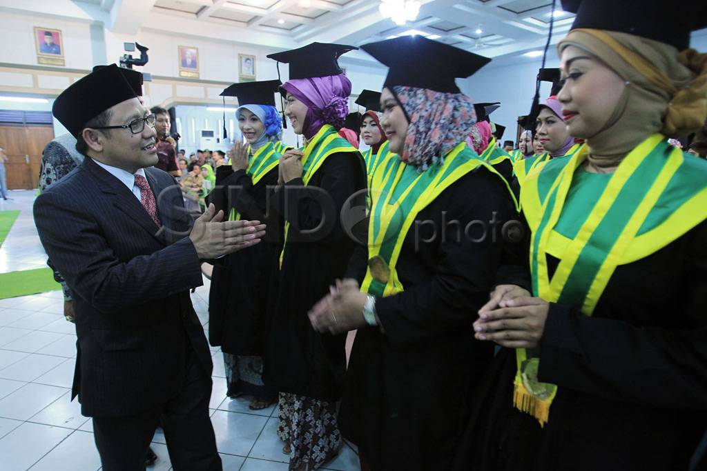 Menakertrans Di Wisuda...