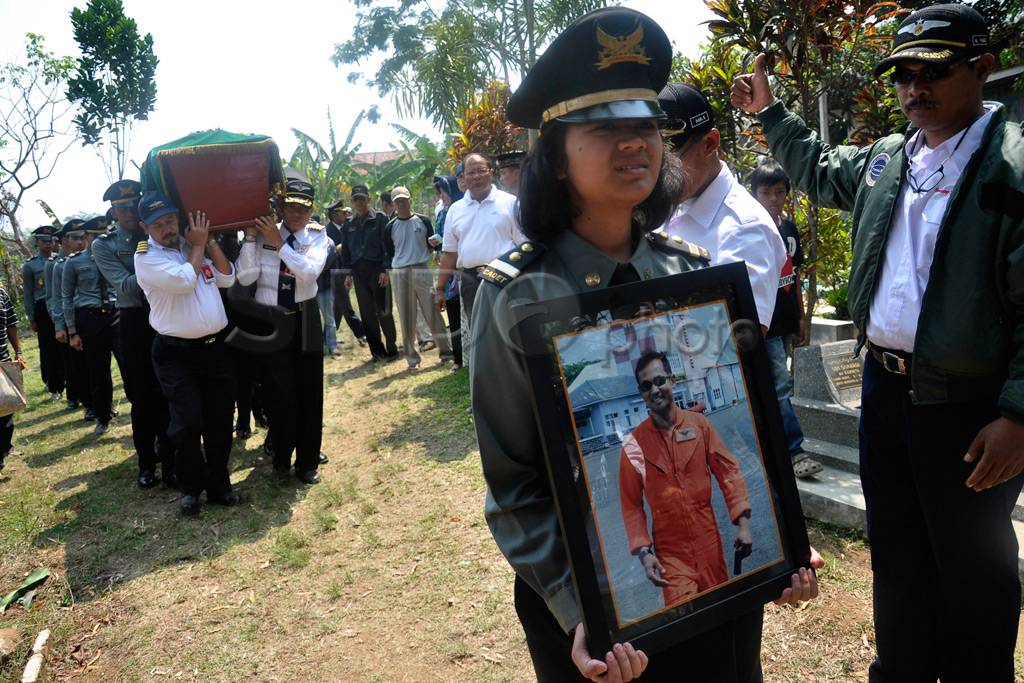 Pemakaman Co Pilot Pesawat...