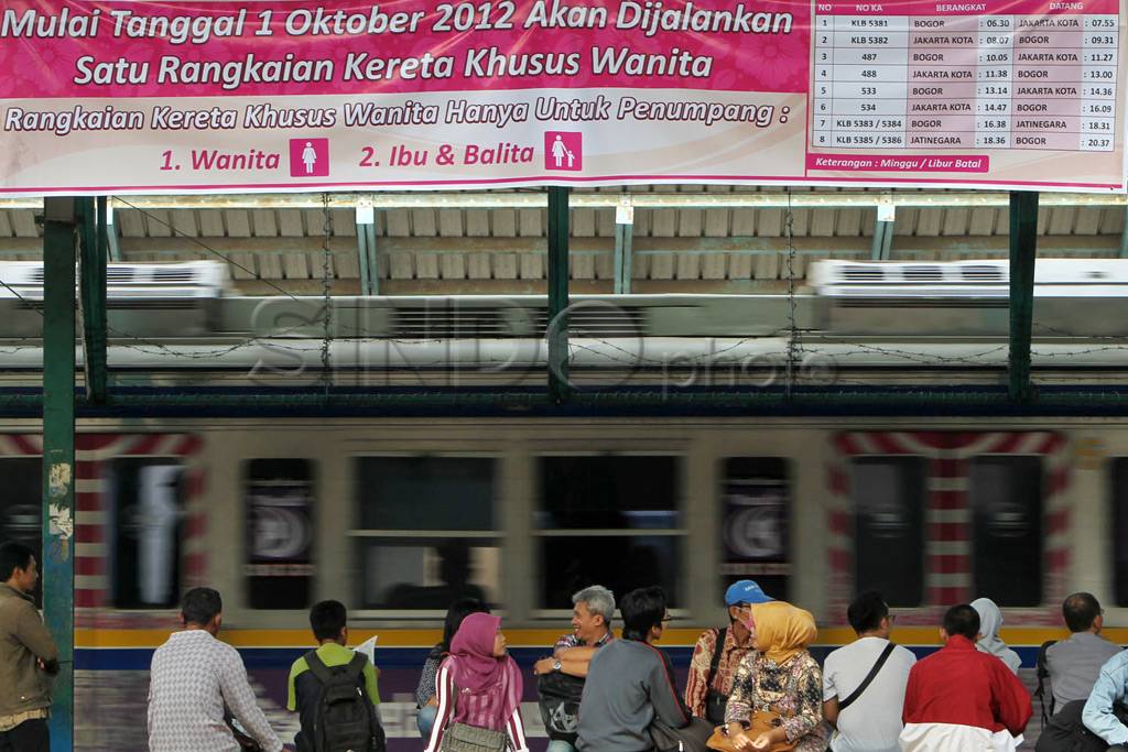 Sesalkan Kenaikan KRL