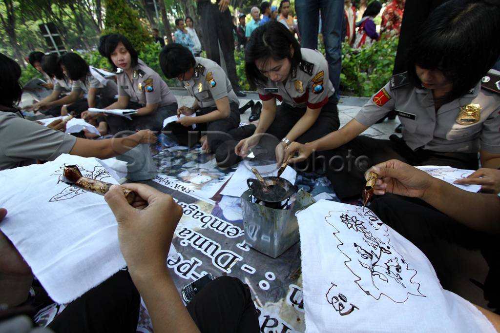 Polwan Peduli Batik