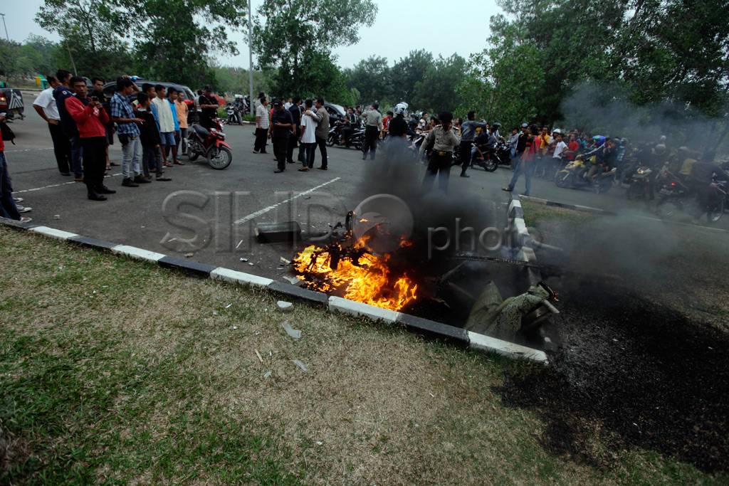 Motor Dibakar Oknum...