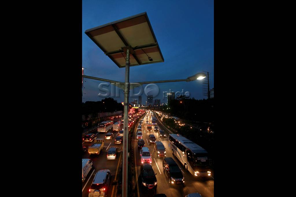 Lampu Jalan Tenaga Surya