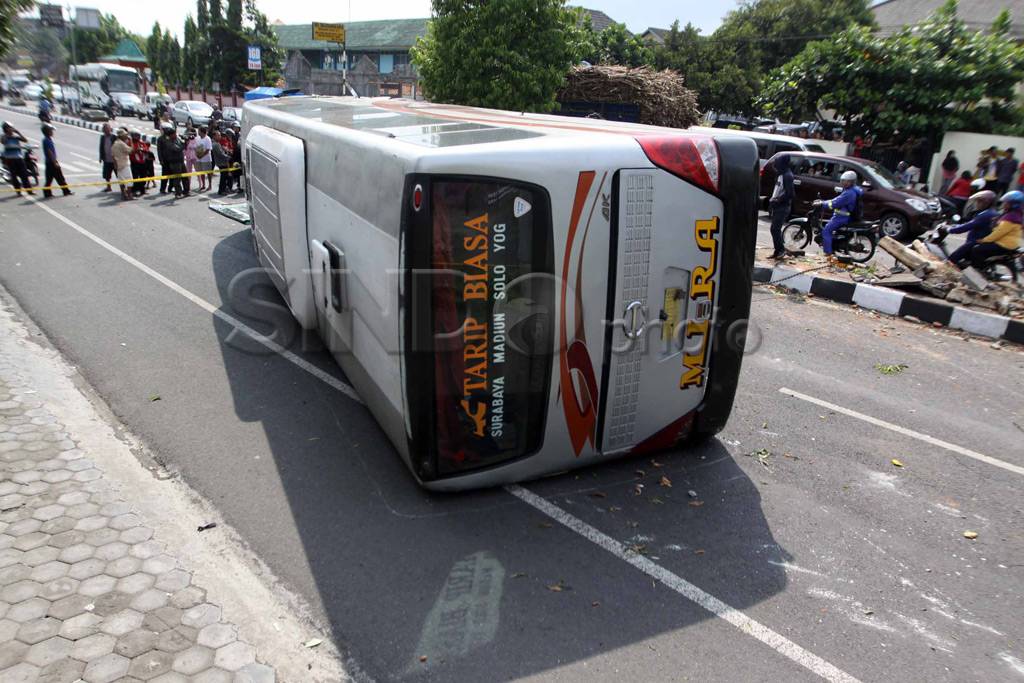Bus Terguling