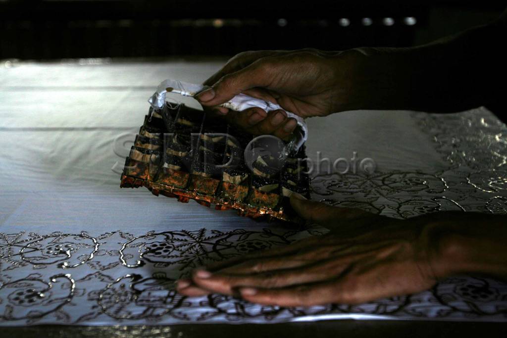Turis Belajar Membatik
