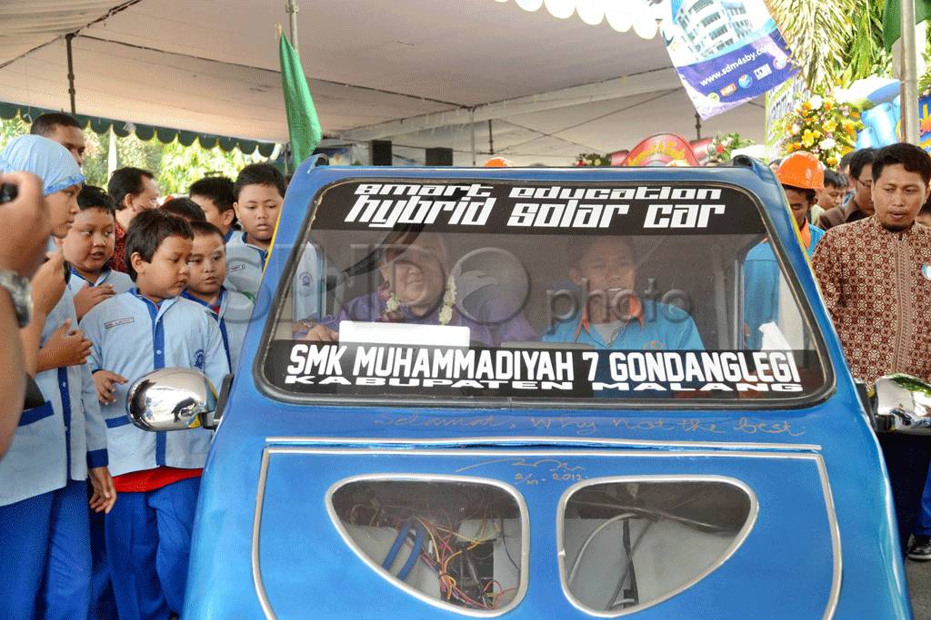 Mobil Listrik Karya...