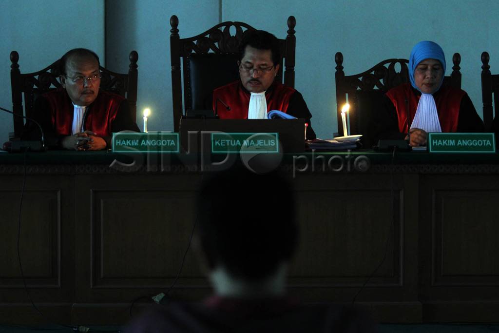 Sidang Diterangi Lilin