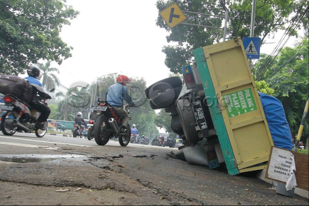 Truk Terguling