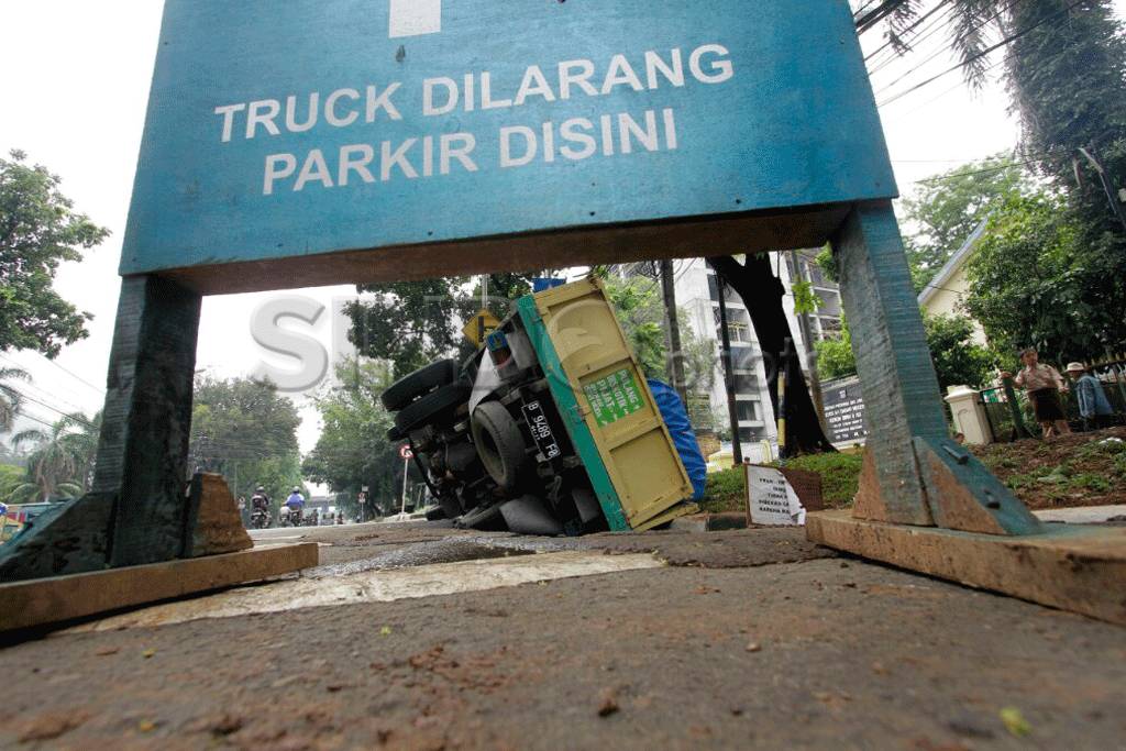 Truk Terguling