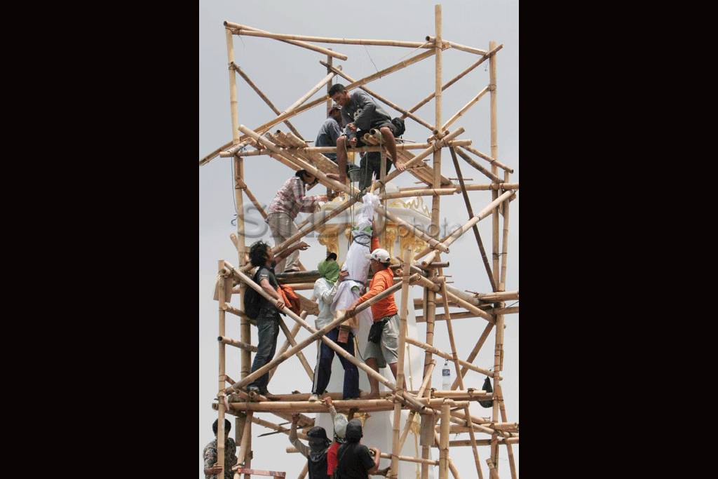 Pasang Kemuncak Tugu