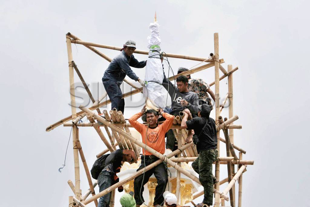 Pasang Kemuncak Tugu