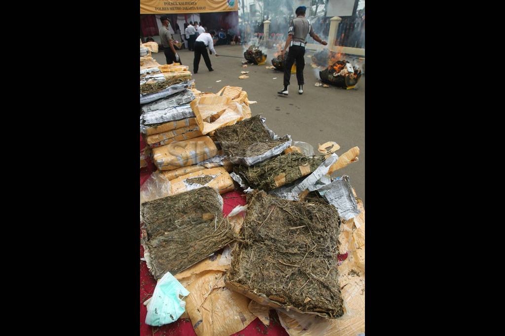 Bakar 390 Kg Ganja
