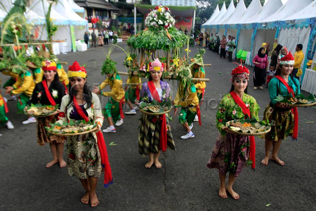 Ngarak Tumpeng