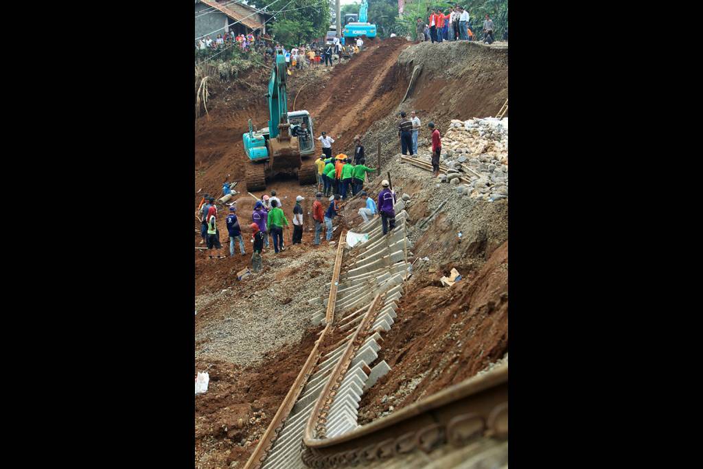 Perbaikan Rel Cilebut
