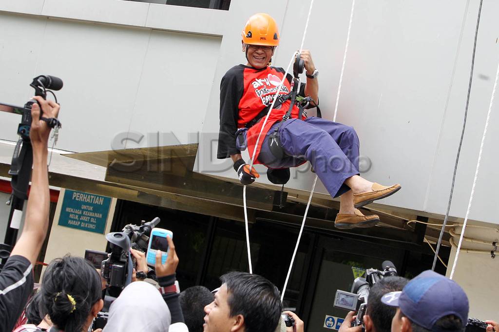 Panjat Gedung KPK