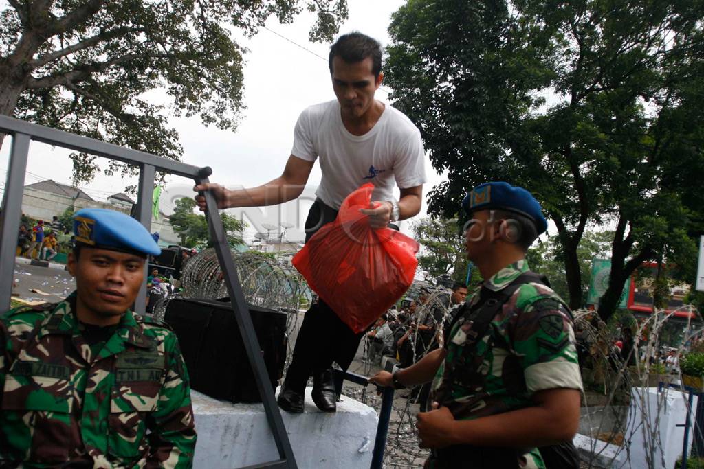 Buruh Tutup Bandara