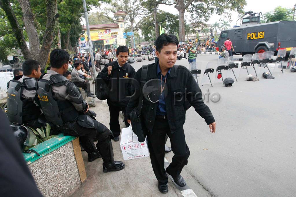 Buruh Tutup Bandara