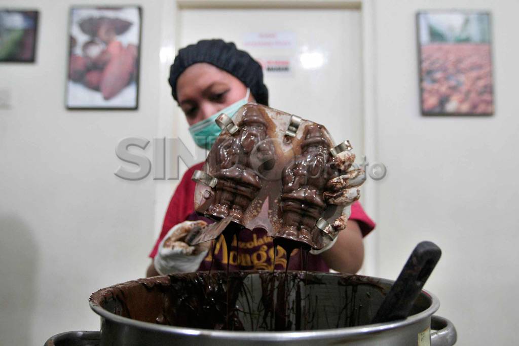 Coklat Laris Jelang...