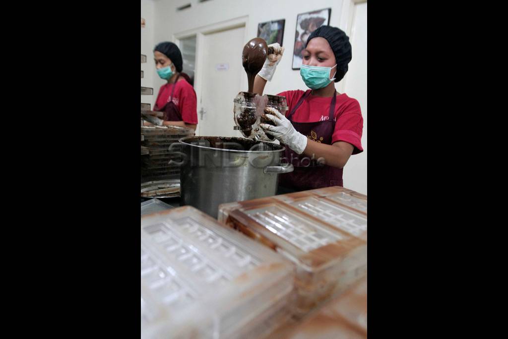 Coklat Laris Jelang...